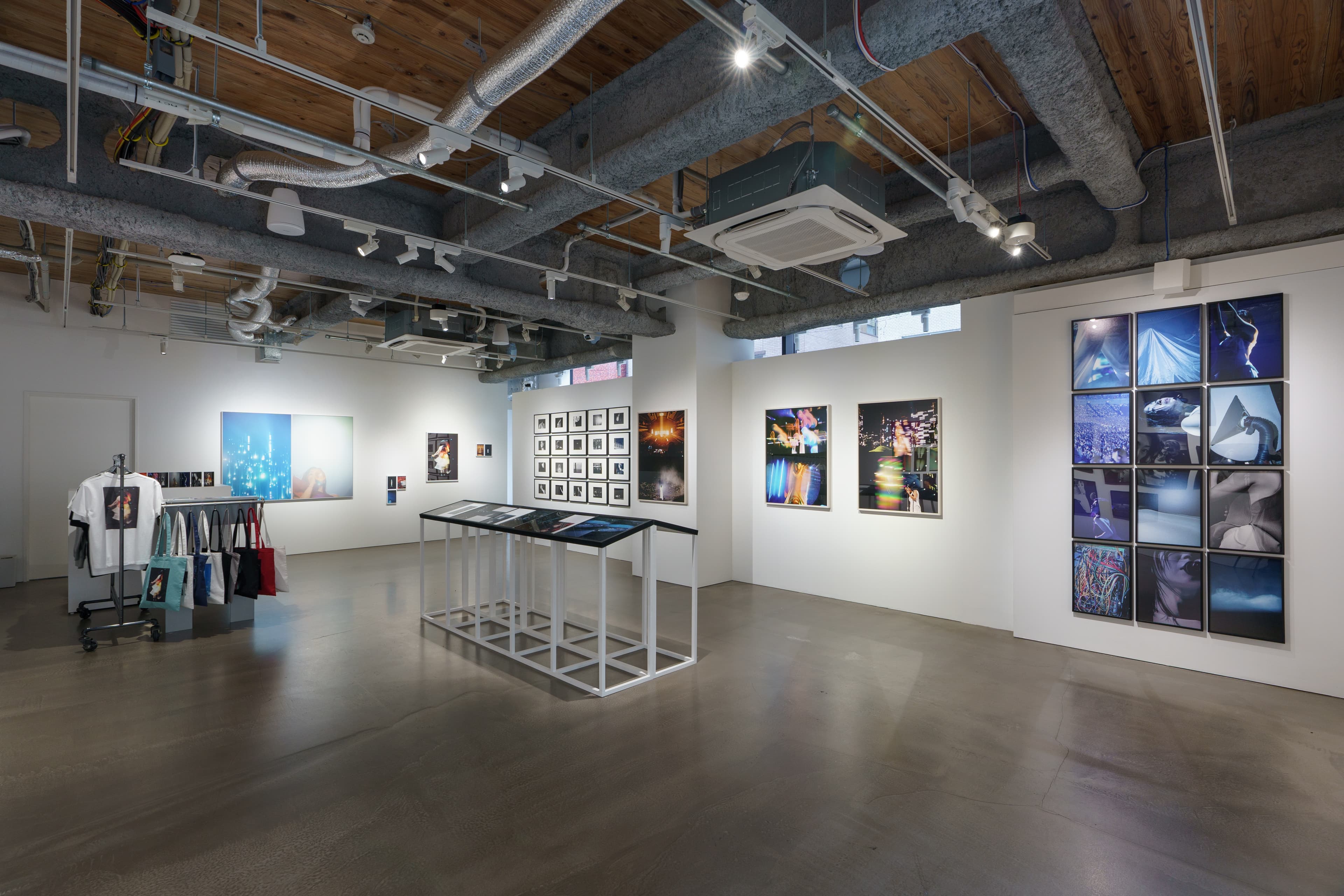 写真展「HIKARU UTADA SCIENCE FICTION TOUR 2024 NINE STORIES」がNew Galleryで開催中のサムネイル